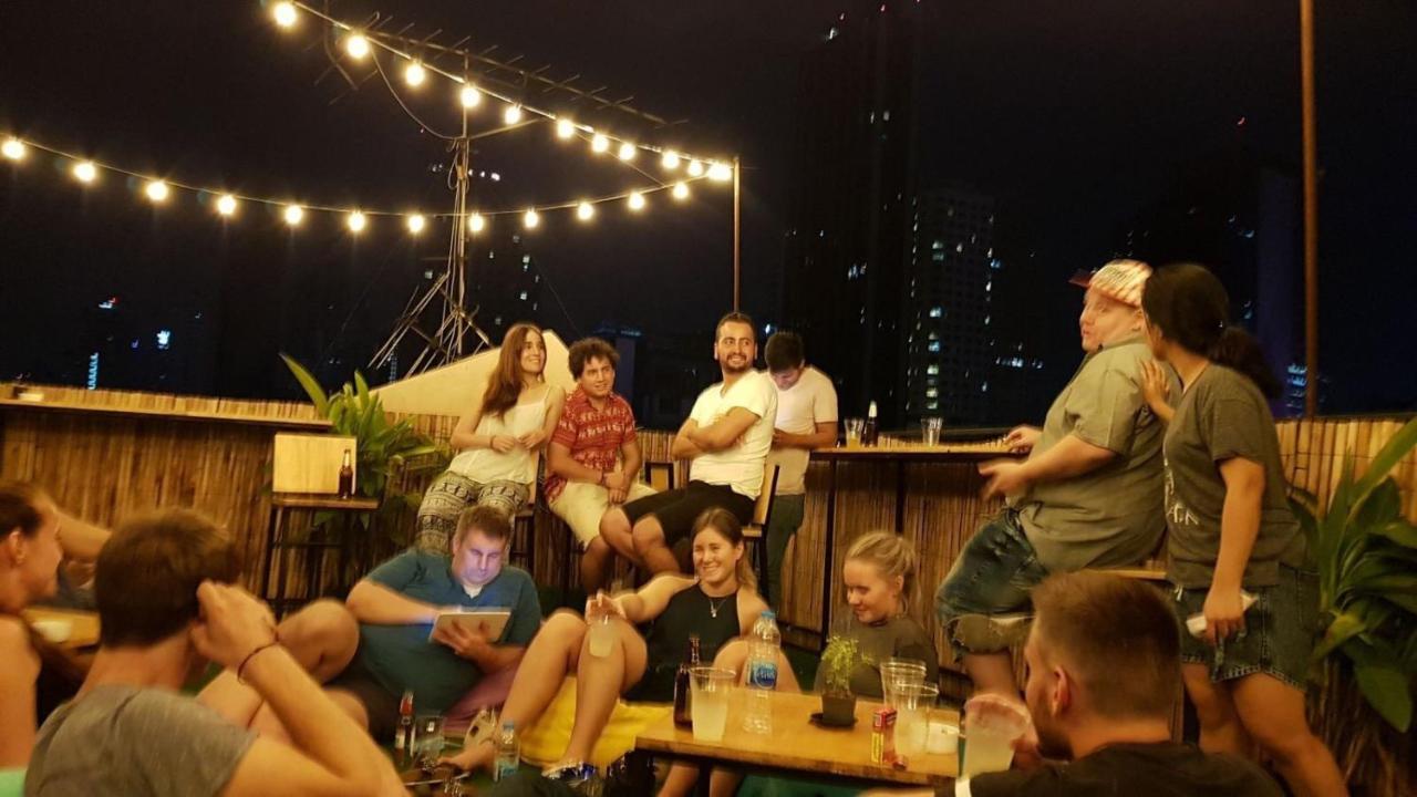 Revolution Asoke Pansiyon Bangkok Dış mekan fotoğraf